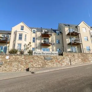 4 Beachcombers Apartments