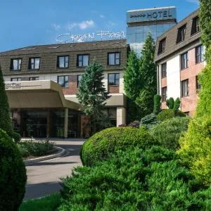 Crown Piast Hotel & SPA