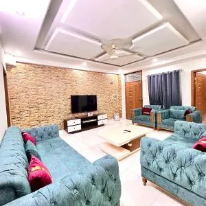 Luxury 3 Bedrooms Apartment Lounge+Kitchen Air-conditioning and WiFi E11 Islamabad