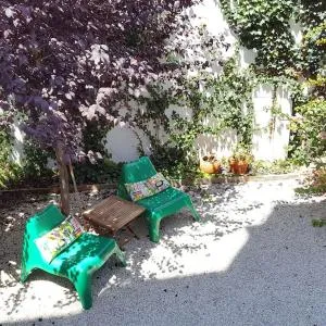 Apartment with Private Garden - Central Location