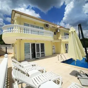 Villa Emloti Art-Decor & Fashion Boutique