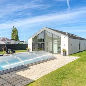 Amazing home in Strøby w/ Outdoor swimming pool, WiFi and Outdoor swimming pool