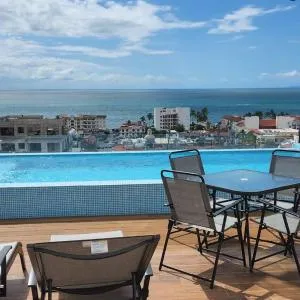 New Beautiful Rooftop & Romantic Ocean Views