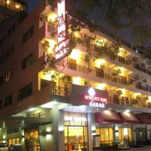 Lux Riverside Hotel & Apartment