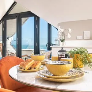 Elliot Oliver - Luxury Penthouse Apartment With Sea Views & Parking