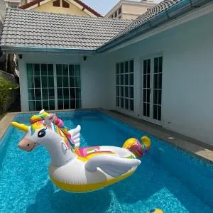 Luxury Pool Villa Pattaya Center C3- 3 Bedroom