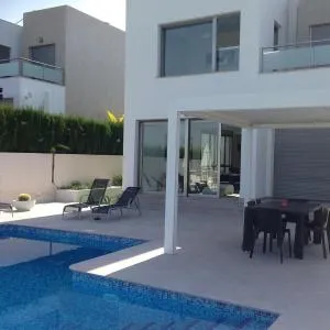 Modern Villa Frontline Golf