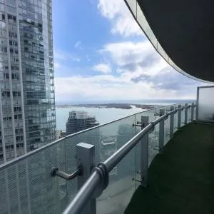 Luxury 2 bedrooms with Lakeview CN Tower Entertainment District Rogers Centre