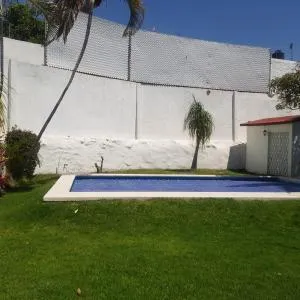 Casa Cuernavaca con alberca en fraccionamiento