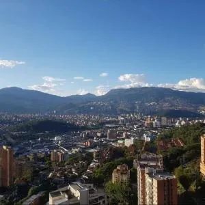 HERMOSO APARTAMENTO EN POBLADO MUY BELLA VISTA Y ALBERCA
