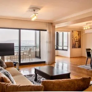 Spacious Flat with Sea View in İzmir Karsiyaka