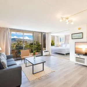 Mountain View Oasis, Steps from Beach with Parking!