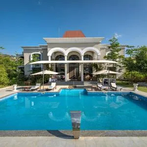 SaffronStays Zuma Villa, Pawna - luxury villa with a heated pool, sports court and gym