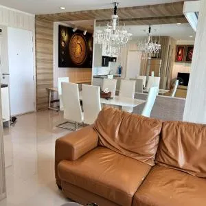 Jomtien condo, Beachfront & Sea view