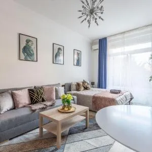 Deluxe Quentin Apartment next to the Synagogue