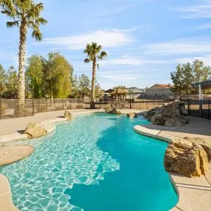 Spacious Desert Getaway! 1-Story, 5BR, 3 Master Suites, Casita, Pool, EV, Game Room