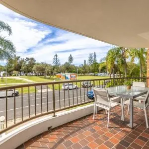 Coastal SOL -Right on Clarkes Beach!