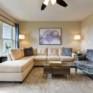 Branson's Newest Gem: City View Condo,Patio & Pool