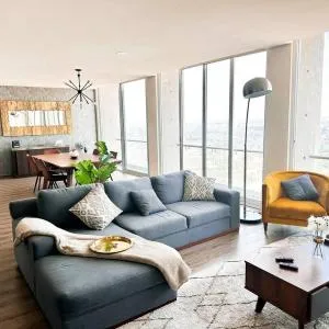 Luxury 4BR Apartment w Pool, Spa & Stunning Views
