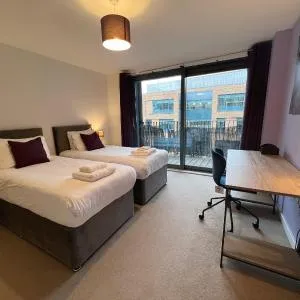 Spacious, COSY & WELL LIT 2BR Apartment in Maidenhead Town Centre - FREE Parking, WiFi & Netflix - By JDF Property