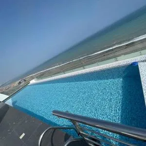 Departamento Nuevo con piscina frente al mar