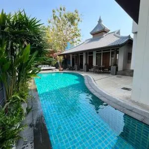 Thong Lo Private Pool Villa In The Center Of Bangkok