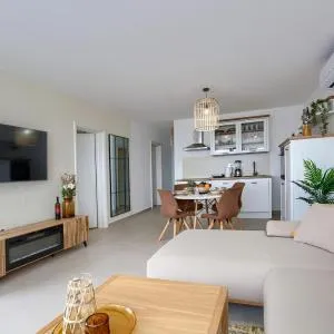 Larus Apartment