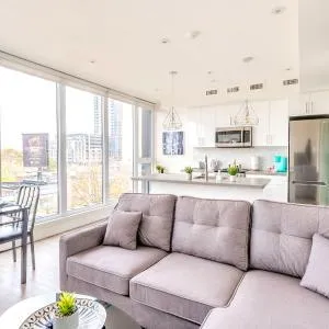 Upscale 3BR Condo - Minutes From High Park