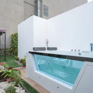 Penthouse with Private Jacuzzi by GLOBALSTAY