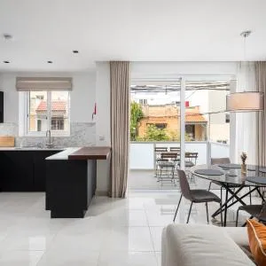 Modern 2BR Stylish Apartment with large Balcony - Close to St Julians and St Georges Bay