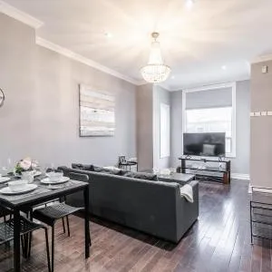Upscale 3BR Condo - Heart Of Trinity Bellwoods