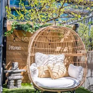 Luxury Suite with Private Patio in Downtown Toronto