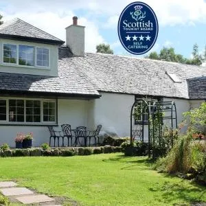 Trossachs woodland cottage near lochs & walks