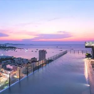Amazing Infinity Pool Condo Next To The Beach