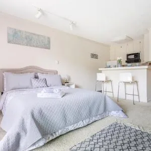 Spacious Studio Apartment Next to The Beach