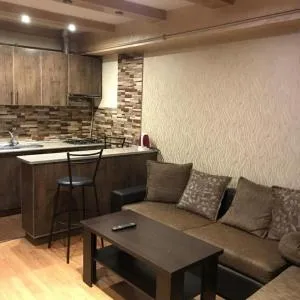 Nice Apartment Near TASHIR Trade