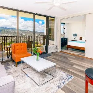 Panoramic Mountain View Condo with Free Parking!