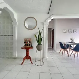 Bello duplex cerca malecón y rio