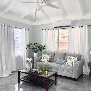 IN GOOD COMPANY-Gorgeous downtown historic cottage, minutes from beach and shopping