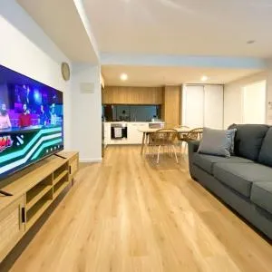 Beautiful 2BR Apt at Adelaide CBD with Pool-Gym-BBQ