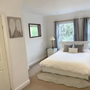 WATCH CHANGING OF THE GUARD AND WALK TO THE CASTLE! 2 Bedroom Apartment