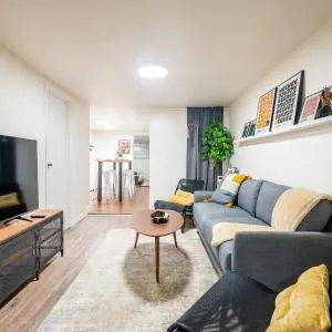 Modern 2BR Apartment - near Trinity Bellwoods Park