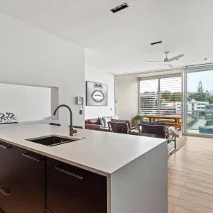 Luxury 2 bed/2bath penthouse