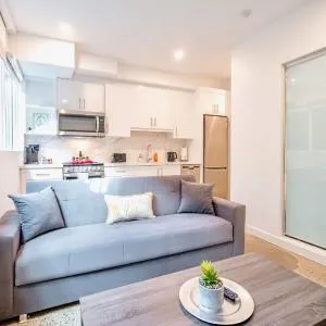 2BR Modern Condo - King Bed - Heart Of Downtown