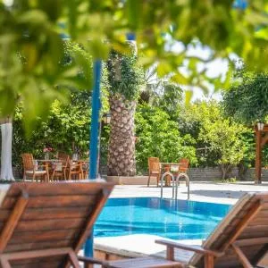 Sleeps 4, Family-Friendly Apartment - AWZ 305