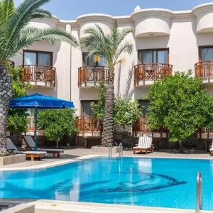 Sleeps 4, Luxury Apartment with Shared Pool - AWZ 306
