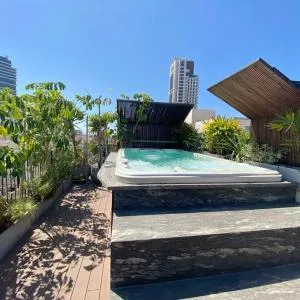 Luxury Penthouse with Roof-Top Pool - By Beach Apartments TLV