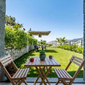2+1 House in Bodrum center with sea view and big private garden