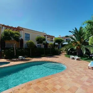 Amazing 2 Bedroom Apartment near beach with pool