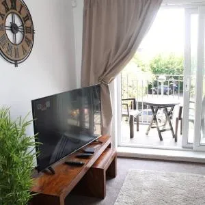 Lovely 2 BR flat with balcony near City Centre